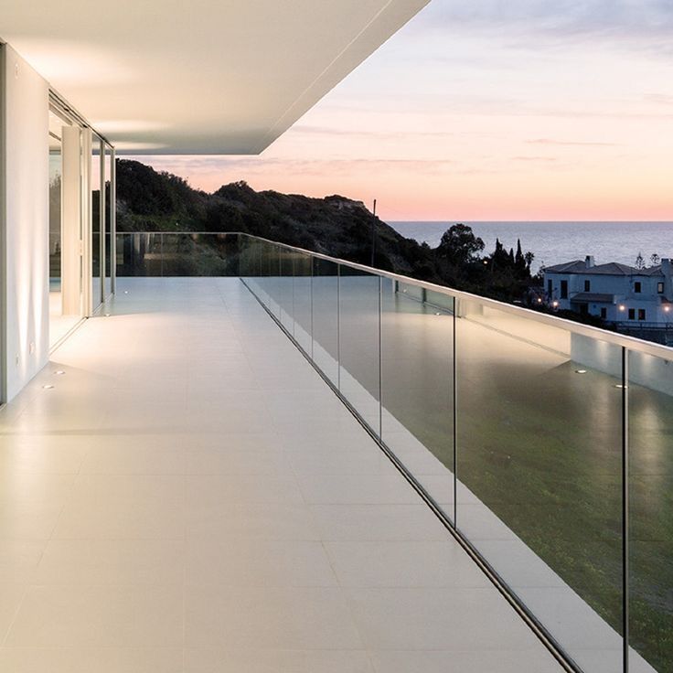 Glass railing/balustrade – bracket/buried system